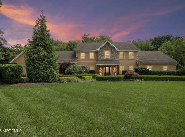 4 White Pines Way, Freehold, NJ 07728
