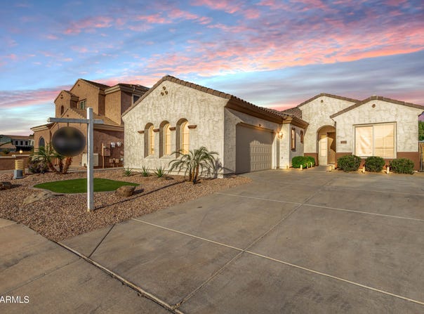 6915 S Sapphire Way, Chandler, AZ 85249