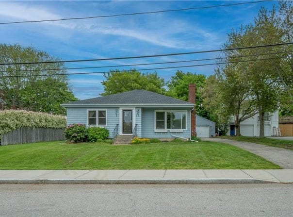 14 Dexter Street, Newport, RI 02840