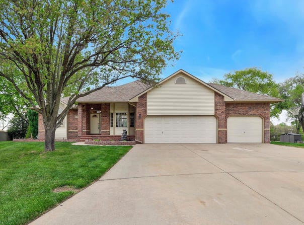 5 Taylor Ct, Augusta, KS 67010
