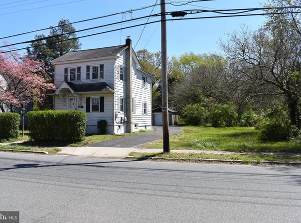 10 GROVE STREET, GLASSBORO, NJ 08028
