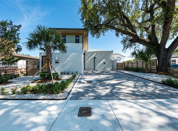 1076 NW 55th St, Miami, FL 33127