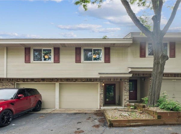28 Garden Drive, Burnsville, MN 55337