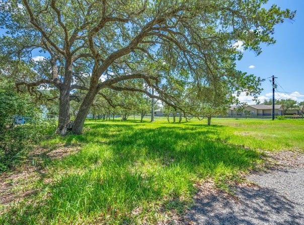 210 Timber Lane Loop, ROCKPORT, TX 78382