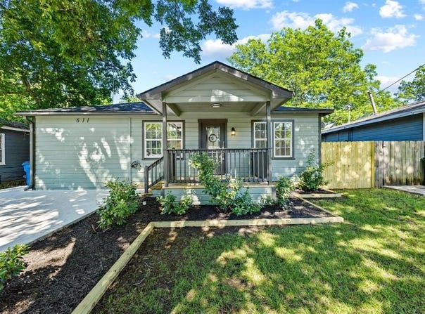 611 S Magnolia Street, Pottsboro, TX 75076