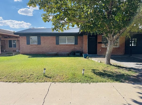 2213 Country Club Dr, Pecos, TX 79772