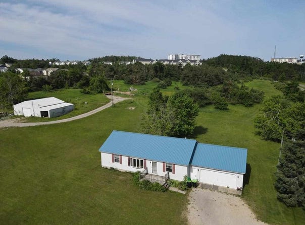 1780 HOWARD, PETOSKEY, MI 49770