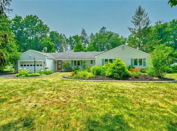 27 Crest Road, Perinton, NY 14445