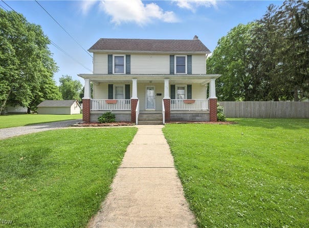 77 W Park Avenue, Hubbard, OH 44425