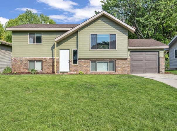 3019 Center Lake Drive, Spirit Lake, IA 51360