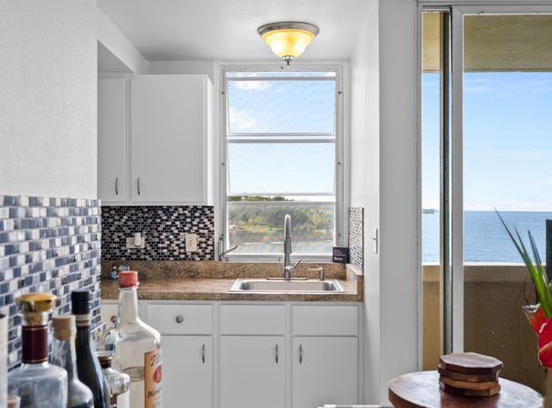 84 PUKIHAE ST unit: 802, Hilo, HI 96720