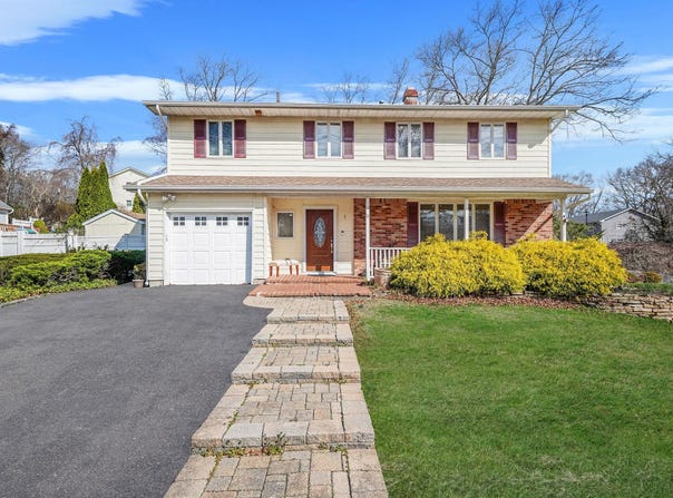 1 Pine Road, Rocky Point, NY 11778
