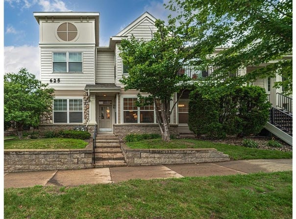 625 Wesley Commons Drive, Golden Valley, MN 55427