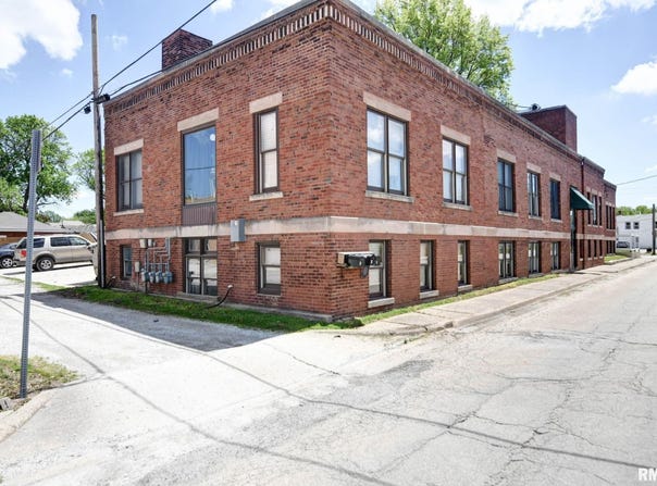 629 W ADAMS Street, Taylorville, IL 62568