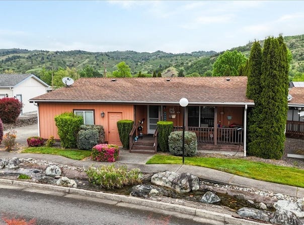 120 LITTLEBROOK LN, Roseburg, OR 97471