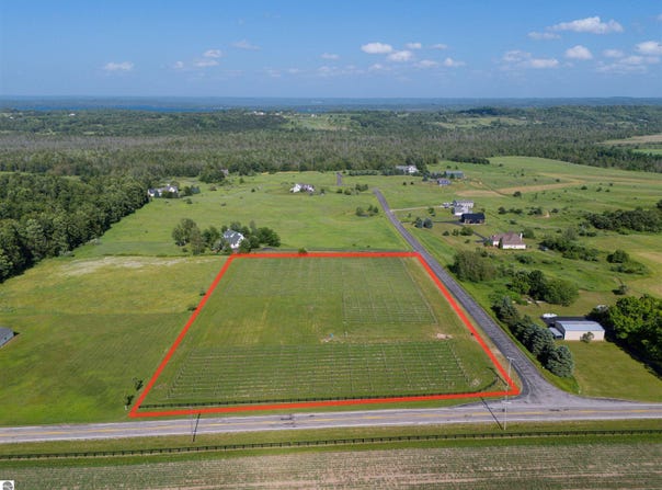 7027 Tobeco Creek Drive, Williamsburg, MI 49690