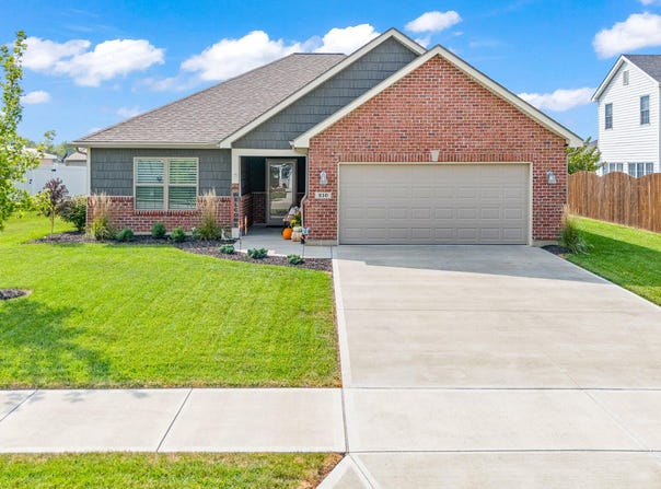 210 Fox Harbor Drive, Troy, OH 45373