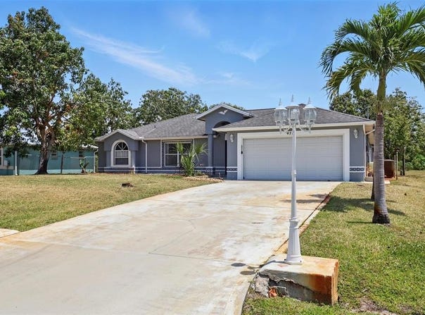 471 SW Doreen St, Port St Lucie, FL 34983