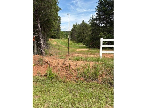 610 SARAH SIMPSON Road, Starr, SC 29684