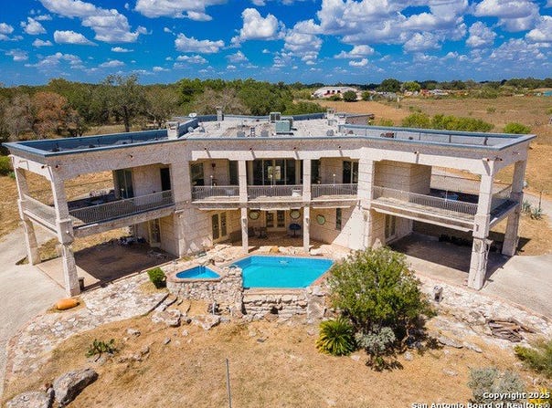 350 Ridgeview, Pleasanton, TX 78064