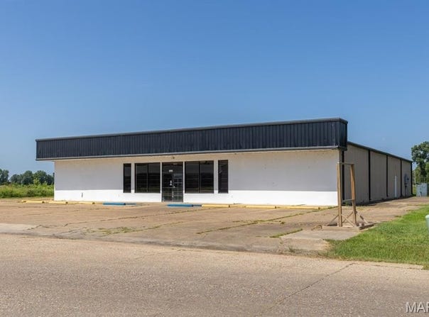 2323 Cheshire Boulevard, Poplar Bluff, MO 63901