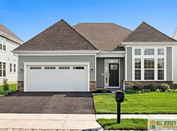 11 Galerie Court, Monroe, NJ 08831
