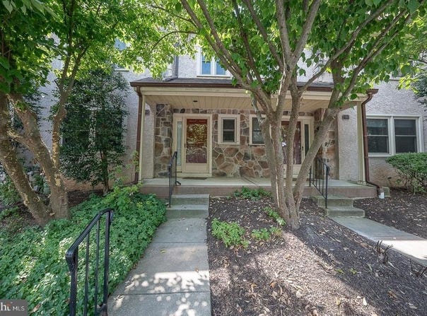 102 BEACON SQUARE, WAYNE, PA 19087