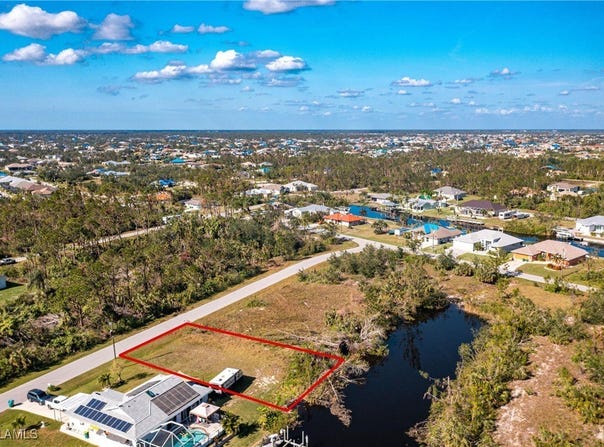 9582 Salt Lake Street, Port Charlotte, FL 33981