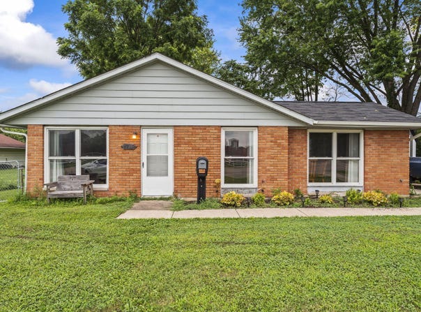1215 W Lake Avenue, New Carlisle, OH 45344