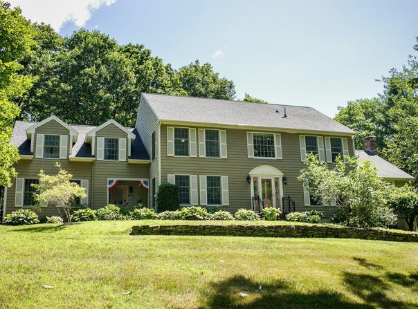 8 Country Way, Waterville, ME 04901