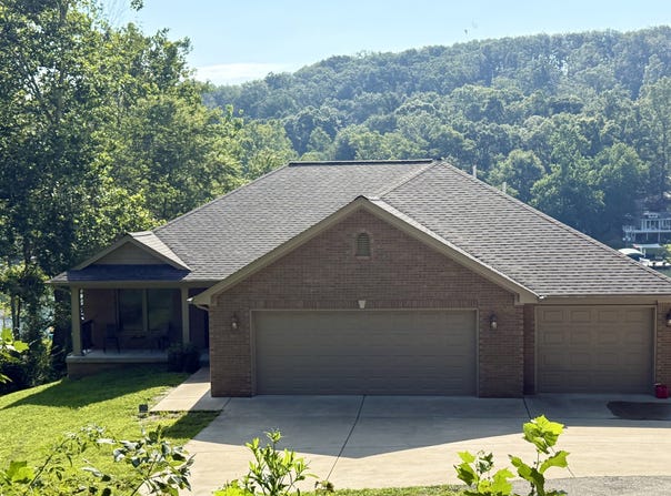 3961 S Summit Lane, Columbus, IN 47201