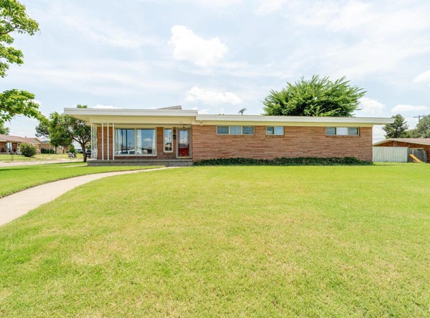 803 Country Club Road, Borger, TX 79007