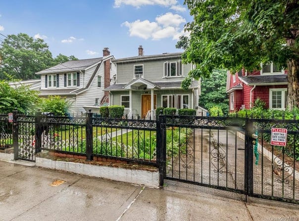 4004 Rombouts Avenue, Bronx, NY 10466