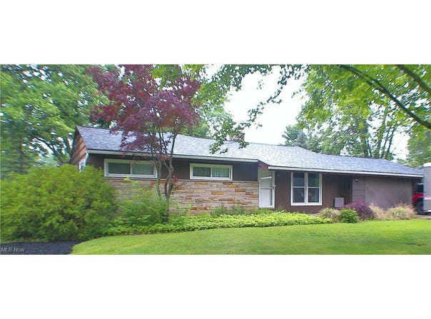8374 MELODY LANE, MACEDONIA, OH 44056