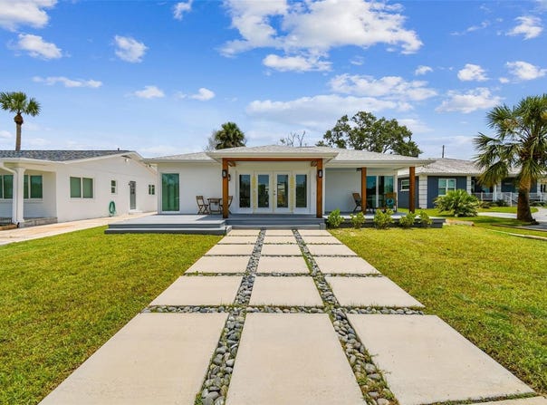 315 S SPRING BOULEVARD, TARPON SPRINGS, FL 34689