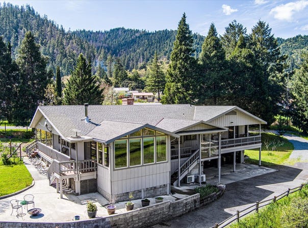 61 Riverside Lane, Willow Creek, CA 95573