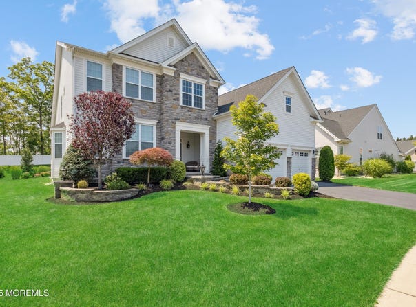 23 Interlachen Court, Monroe, NJ 08831