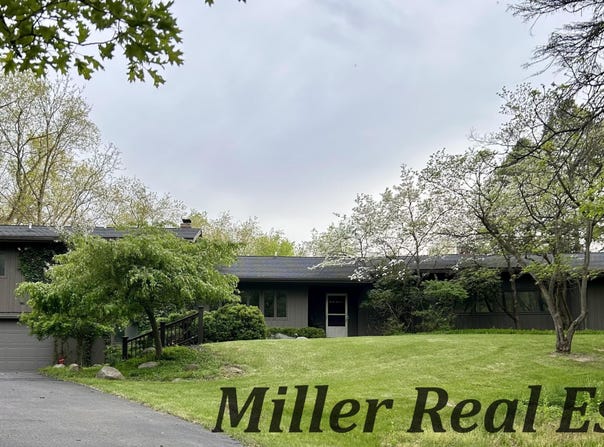 1402 S Broadway Street, Hastings, MI 49058