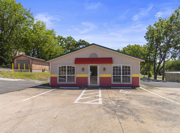 310 E 3rd Street, Grove, OK 74344