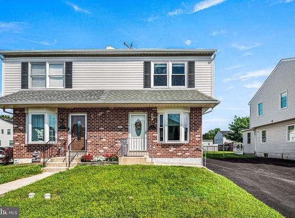 21 SPARKS CIRCLE, GLENOLDEN, PA 19036