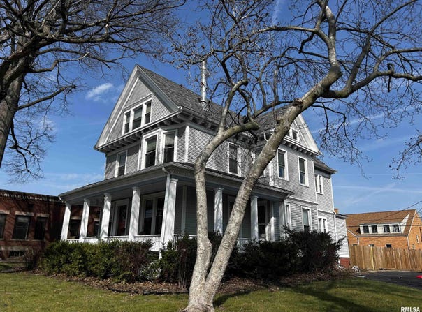 609 W ADAMS Street, Taylorville, IL 62568
