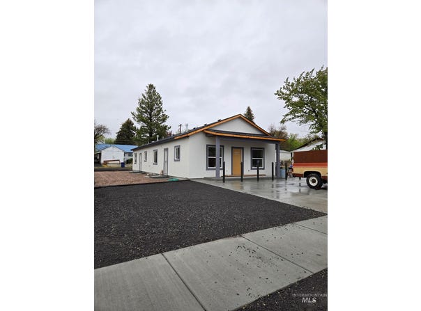 214 A/B Avenue E, Jerome, ID 83301