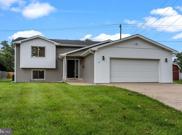 17 CRABTREE DRIVE, LEVITTOWN, PA 19055