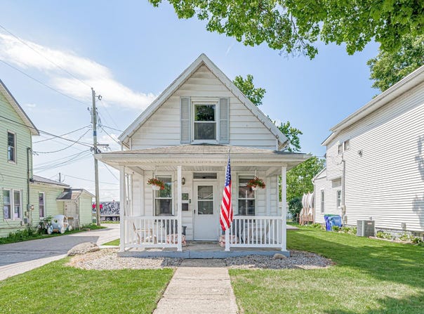 105 W Ellsworth Street, Columbia City, IN 46725