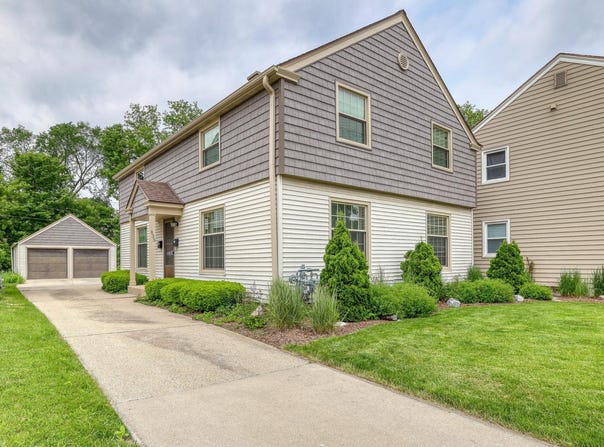 833 Robertson St, Wauwatosa, WI 53213