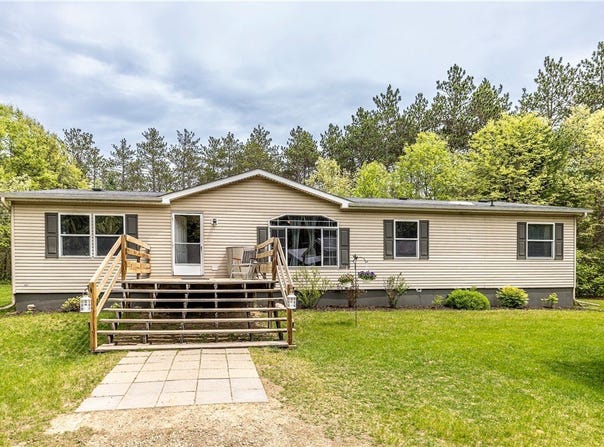 W14312 Montgomery Road, Hixton, WI 54635