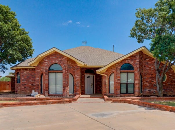2037 Buffalo Drive, Levelland, TX 79336