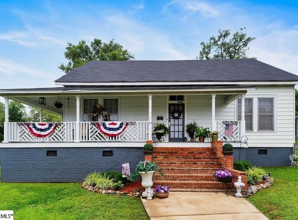 15 S Greenwood Avenue, Ware Shoals, SC 29629