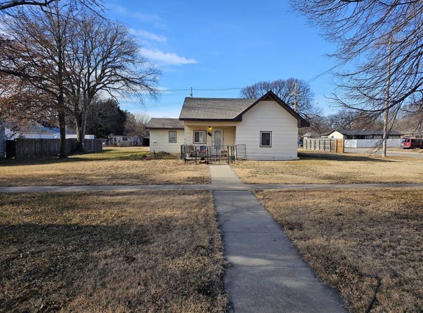 511 Howard Ave, Curtis, NE 69025