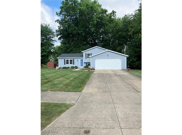 9589 Brayes Manor Drive, Mentor, OH 44060